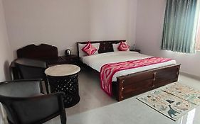 The Grand W H I T E - A Premium Hotel Near New Bus Stand Simla- Centrally Heated #Rooftop Terrace #Parking #